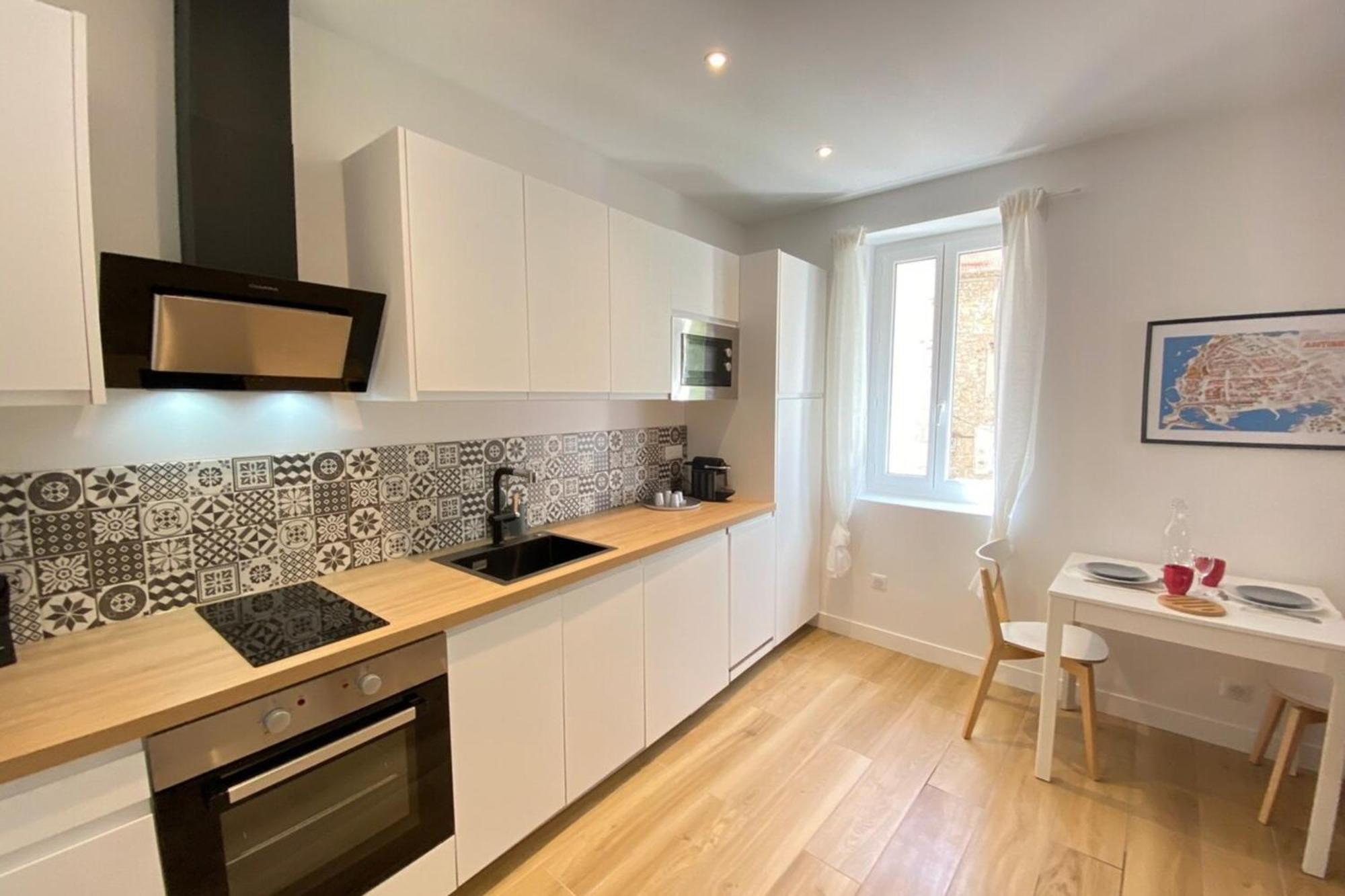 06An - Beautiful Apartment In The Heart Of Old Антіб Екстер'єр фото