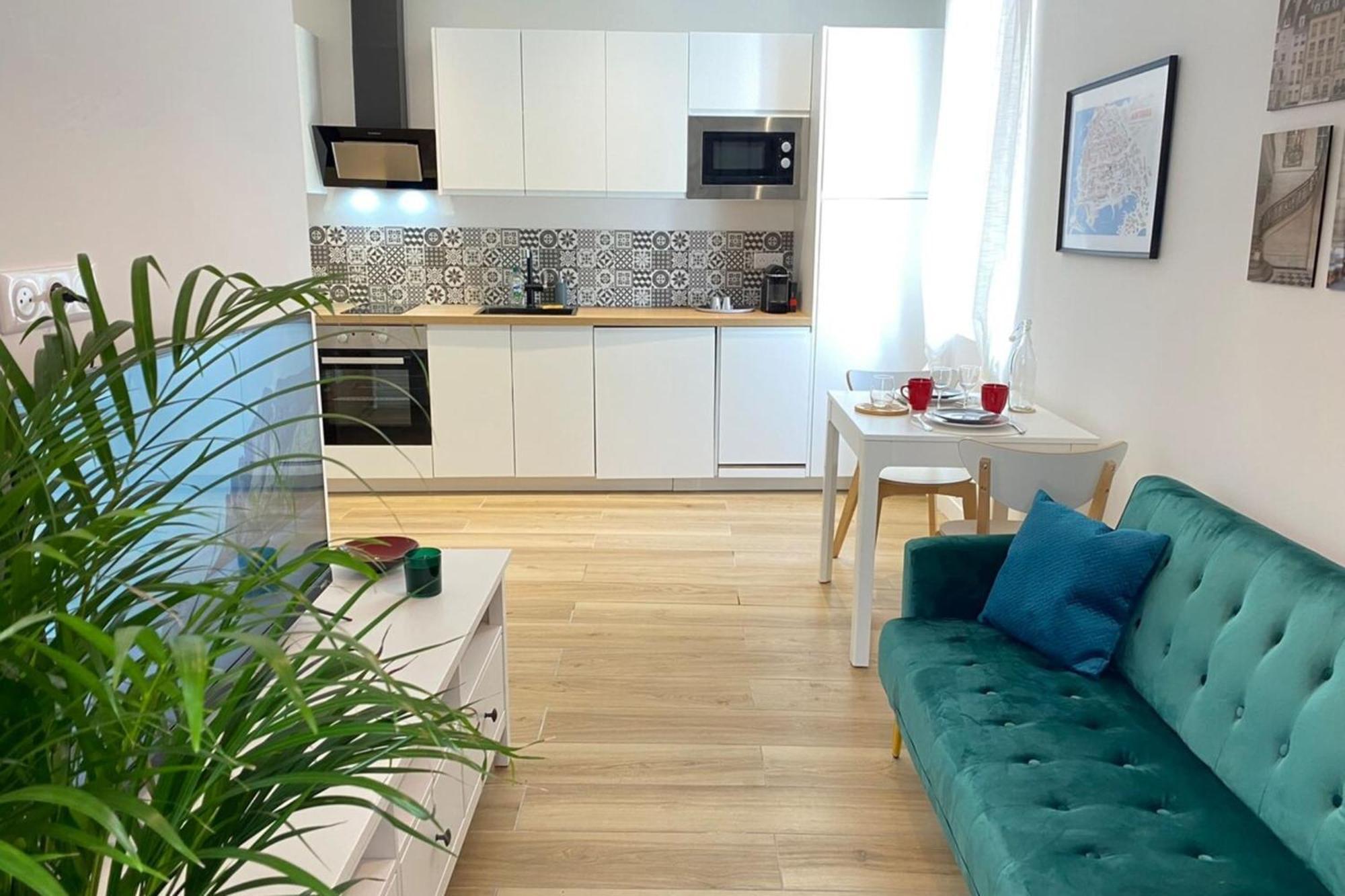 06An - Beautiful Apartment In The Heart Of Old Антіб Екстер'єр фото